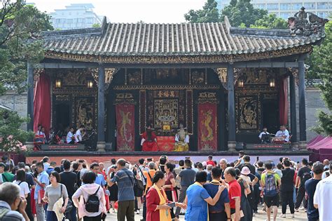 Foshan Ancestral Temple of the Cantonese Opera – Ancient Traditions Meet Modern Entertainment!