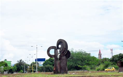 The Monumento a la Madre: A Soaring Tribute to Colombian Femininity!