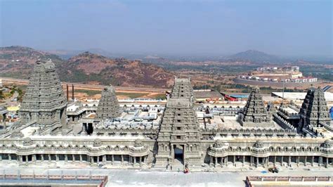 Yadadri Temple Complex: A Tapestry of Devotion and Architectural Marvels!