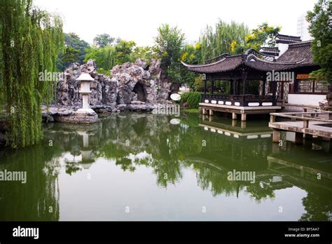 Baohe Park: A Tranquil Oasis Bursting With Ancient Charm and Scenic Beauty!