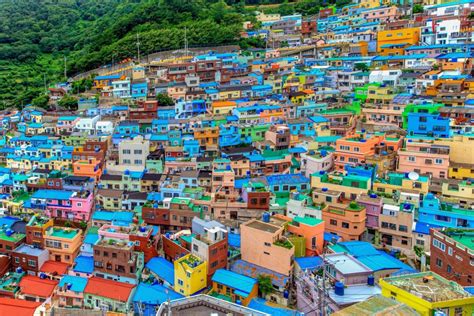 Gamcheon Culture Village: A Whimsical Wonderland of Art and History Nestled on a Picturesque Hillside!