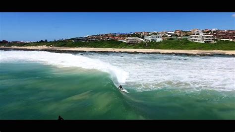 Jeffrey’s Bay Supertubes: An Epic Playground for Surfing Enthusiasts and Spectators Alike!