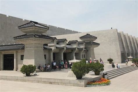 The Mausoleum of Emperor Jingdi! A Monument to Eternity and Hidden Treasures!