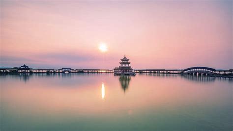 Taihu Lake – A Serene Oasis and Ancient Cultural Hub!